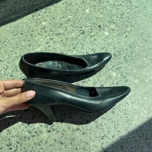 Palter DeLiso Women's 6 Heels Navy Leather Brogue Detail Classic Pumps